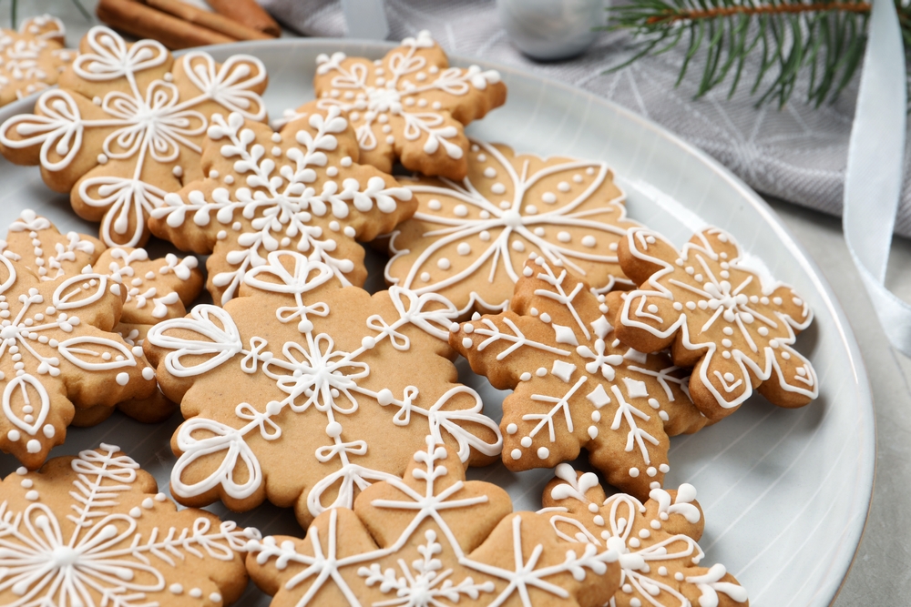 Gisela Graham Set Of 3 Resin Gingerbread Snowflake Christmas Decorations – Hanging Stars