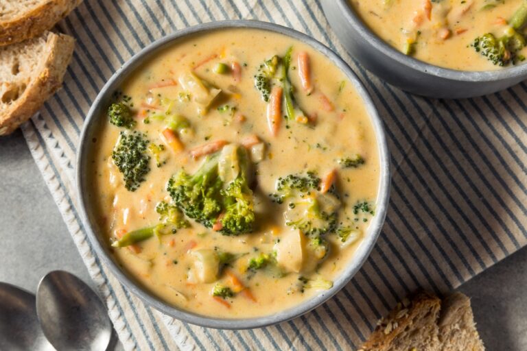 CREAMY BROCCOLI CHEDDAR SOUP