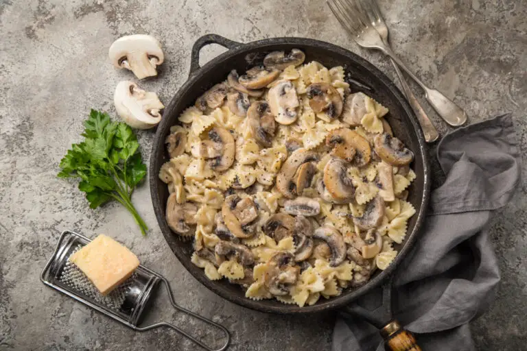 One-Pot White Wine Pasta with Mushrooms and Leeks recipe